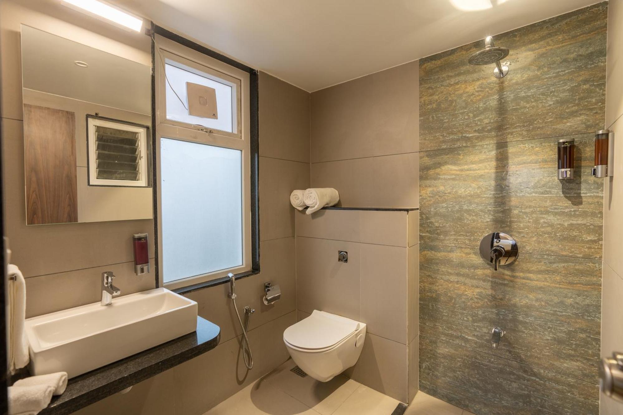 The Living Hub Business Hotel, Kolhapur Extérieur photo