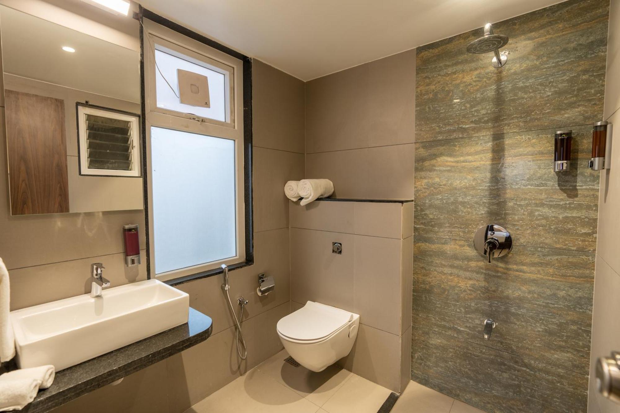 The Living Hub Business Hotel, Kolhapur Extérieur photo
