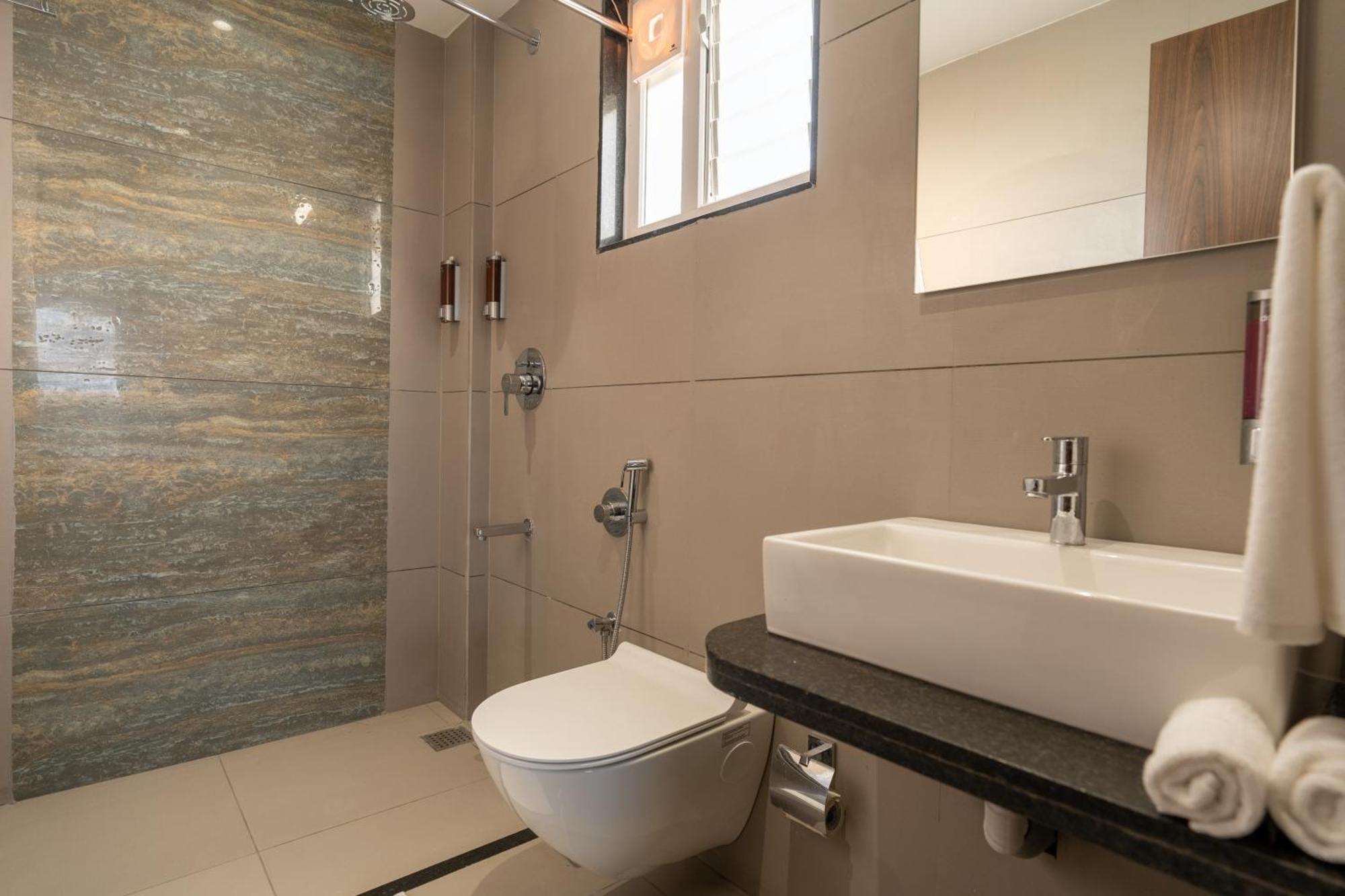 The Living Hub Business Hotel, Kolhapur Extérieur photo