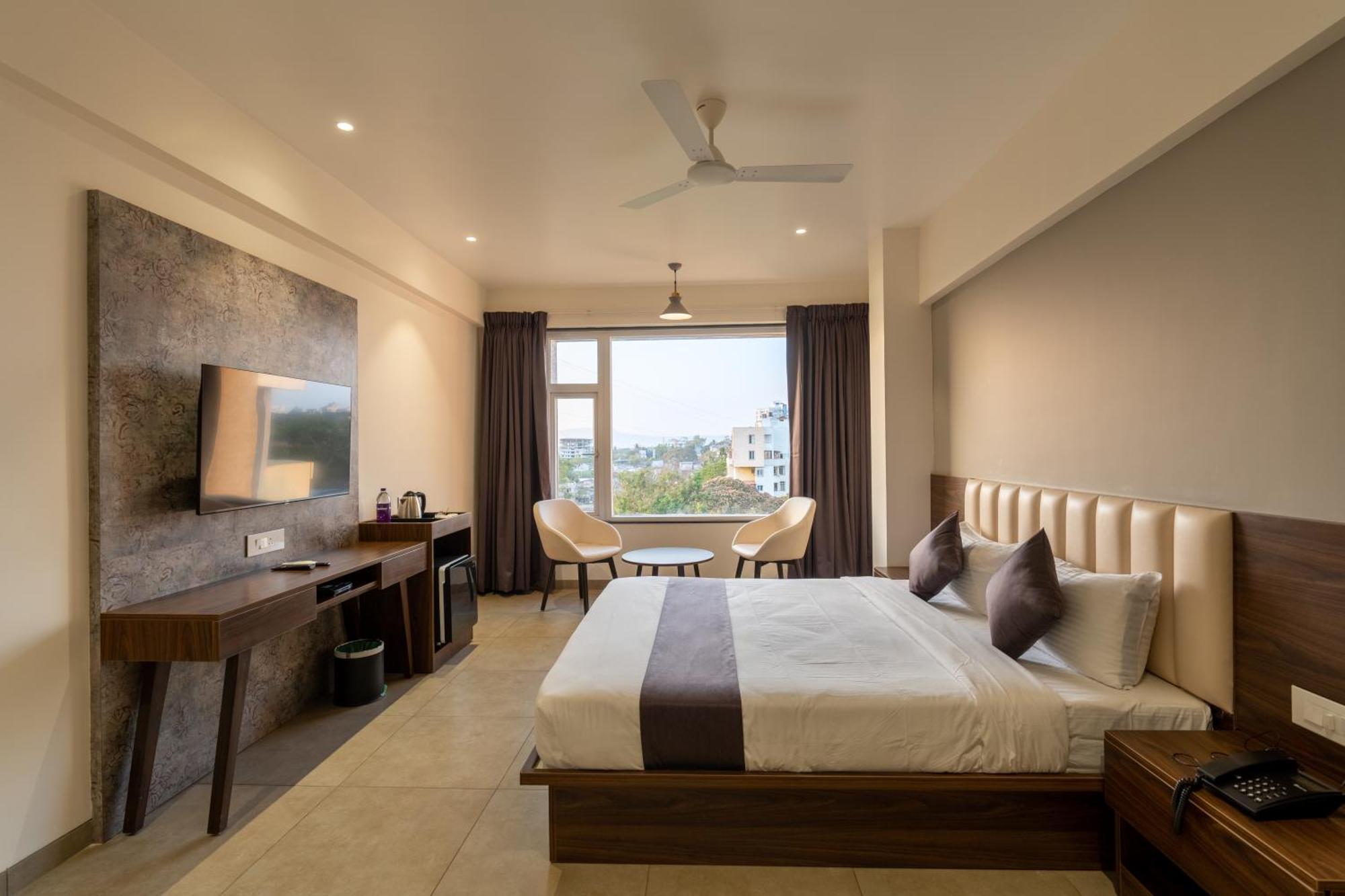 The Living Hub Business Hotel, Kolhapur Extérieur photo