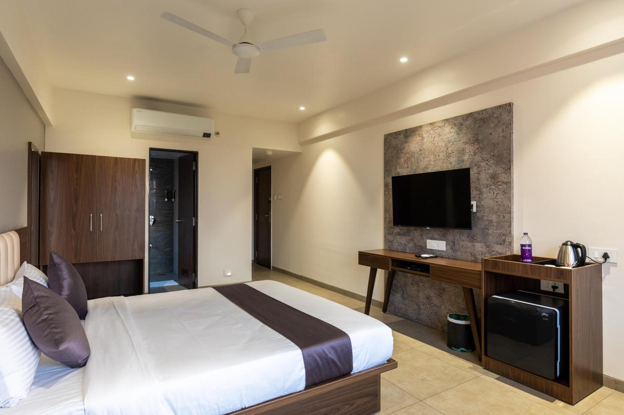 The Living Hub Business Hotel, Kolhapur Extérieur photo