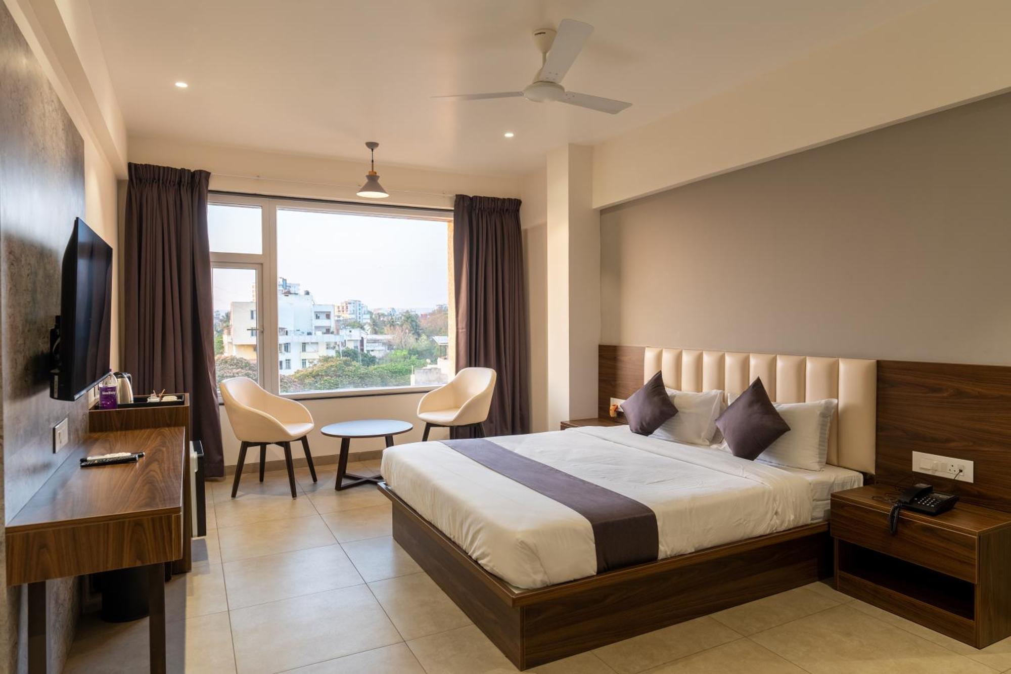 The Living Hub Business Hotel, Kolhapur Extérieur photo