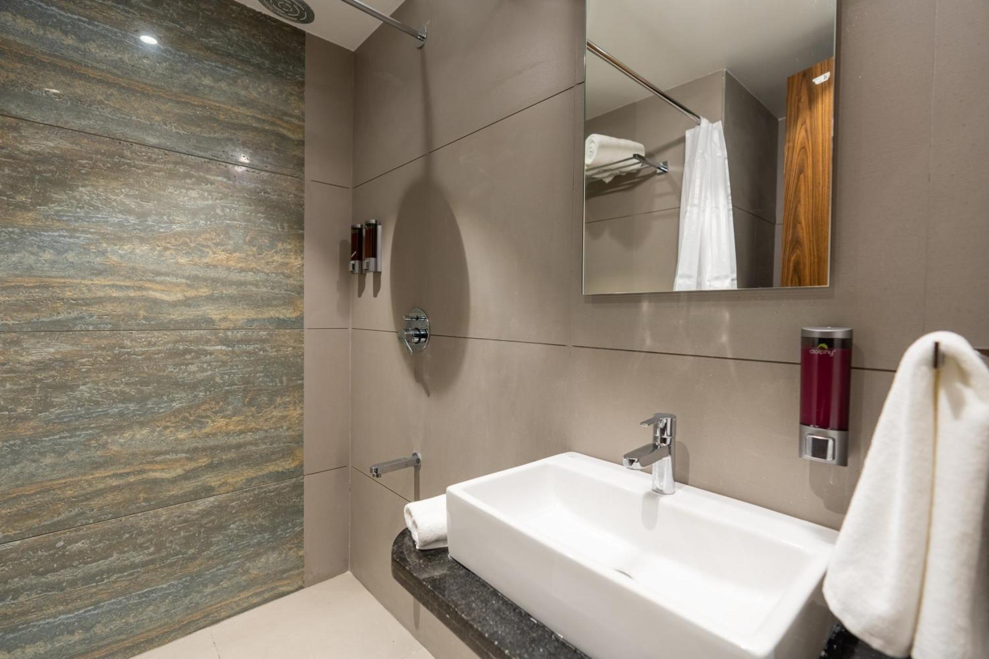 The Living Hub Business Hotel, Kolhapur Extérieur photo