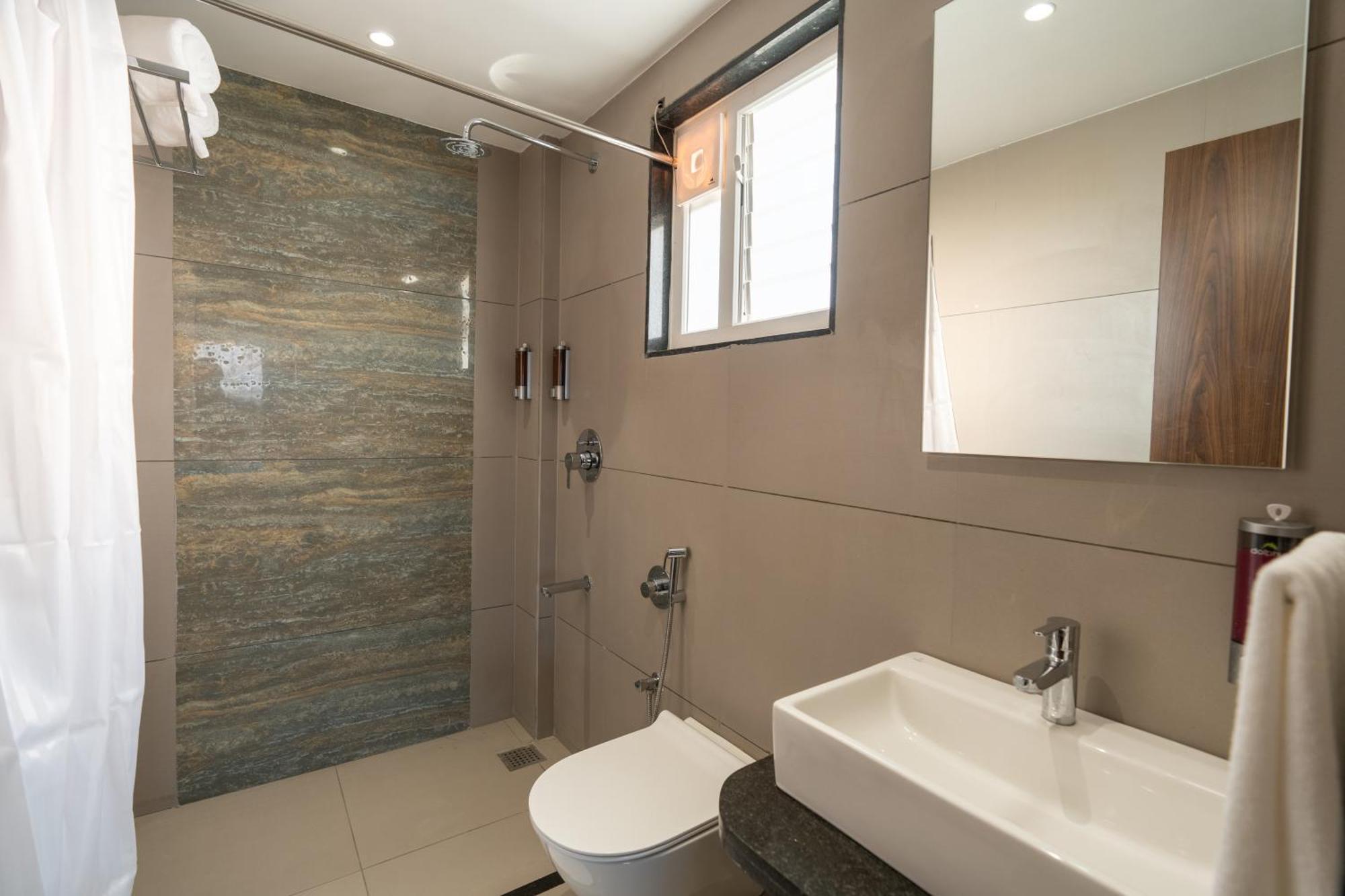 The Living Hub Business Hotel, Kolhapur Extérieur photo