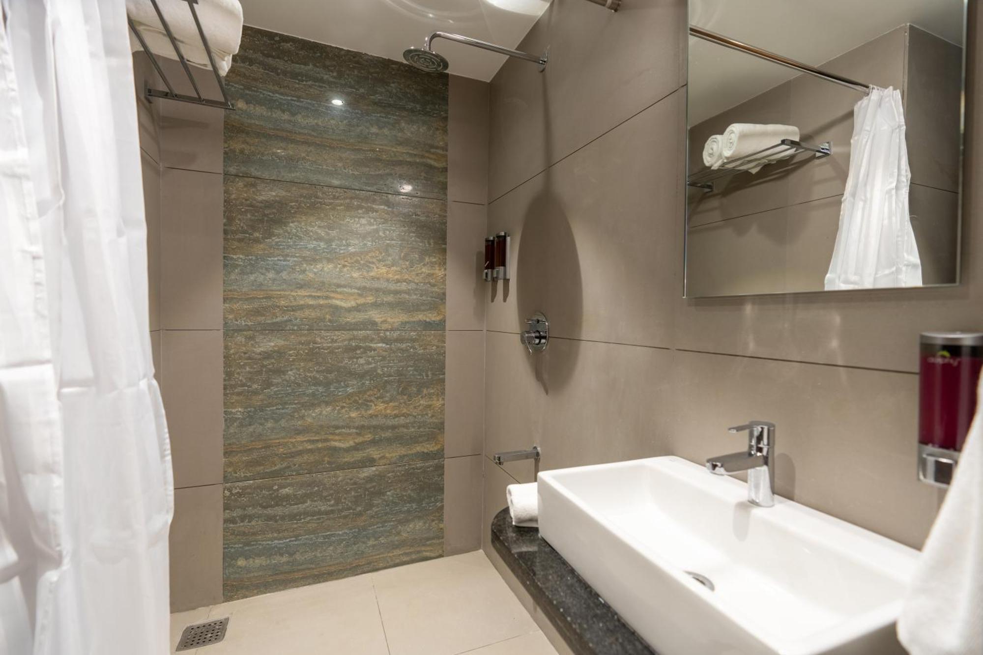 The Living Hub Business Hotel, Kolhapur Extérieur photo