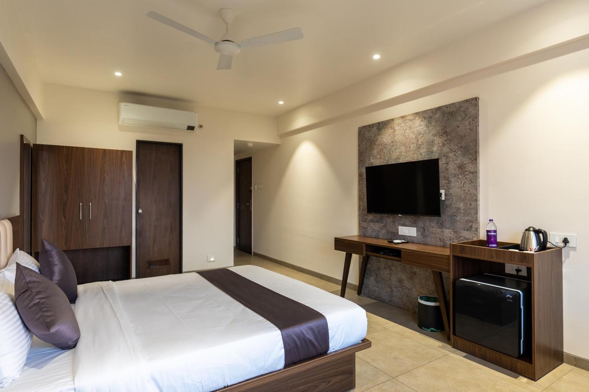 The Living Hub Business Hotel, Kolhapur Extérieur photo
