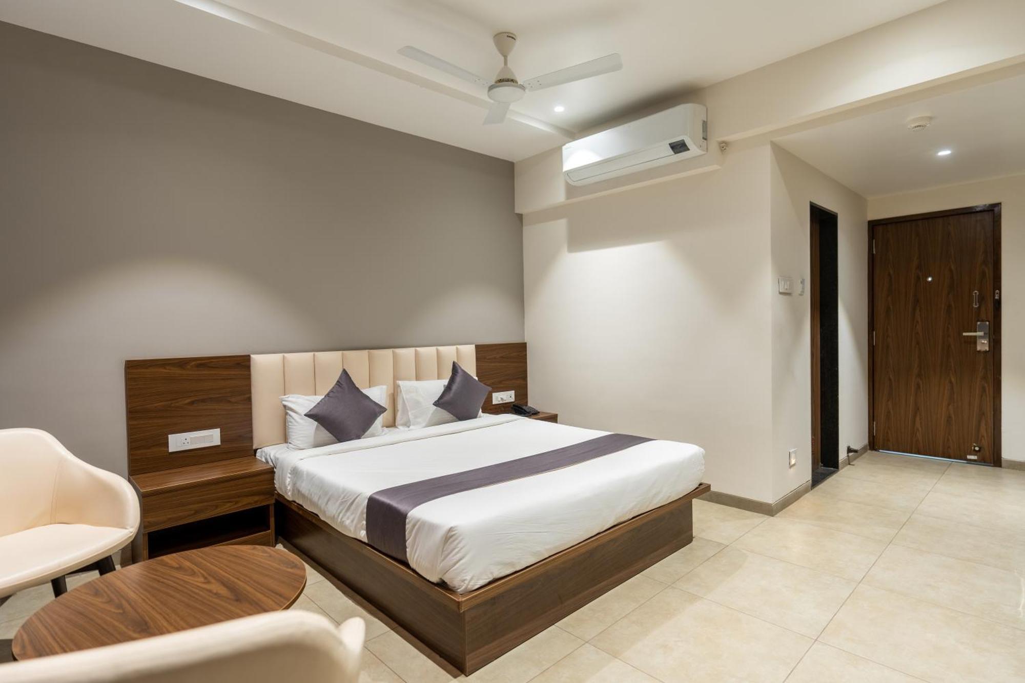 The Living Hub Business Hotel, Kolhapur Extérieur photo