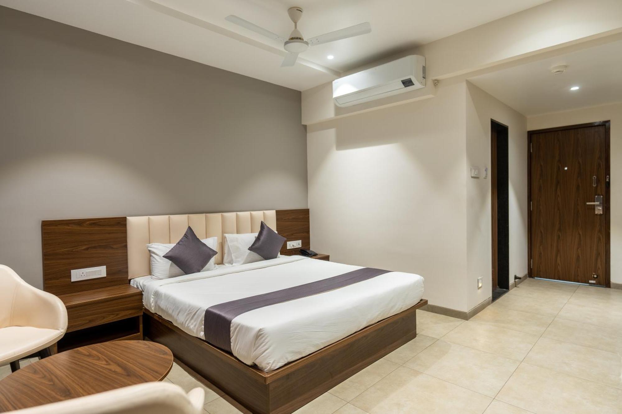The Living Hub Business Hotel, Kolhapur Extérieur photo