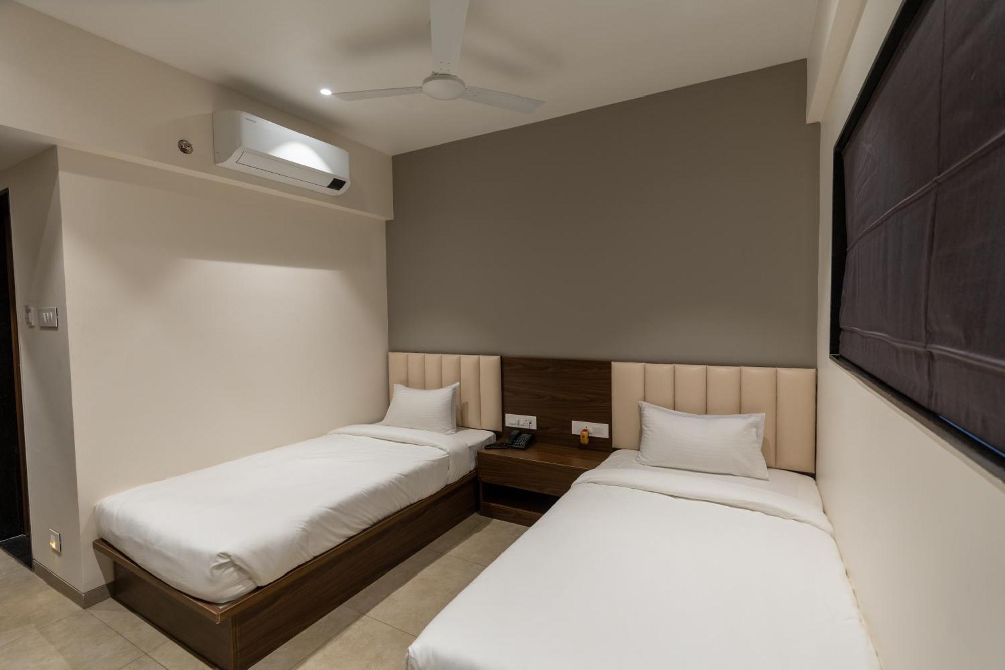 The Living Hub Business Hotel, Kolhapur Extérieur photo