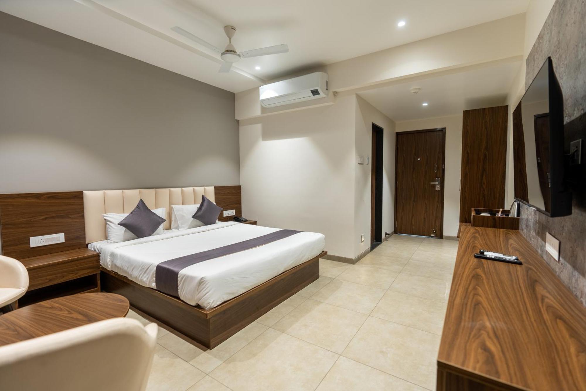The Living Hub Business Hotel, Kolhapur Extérieur photo