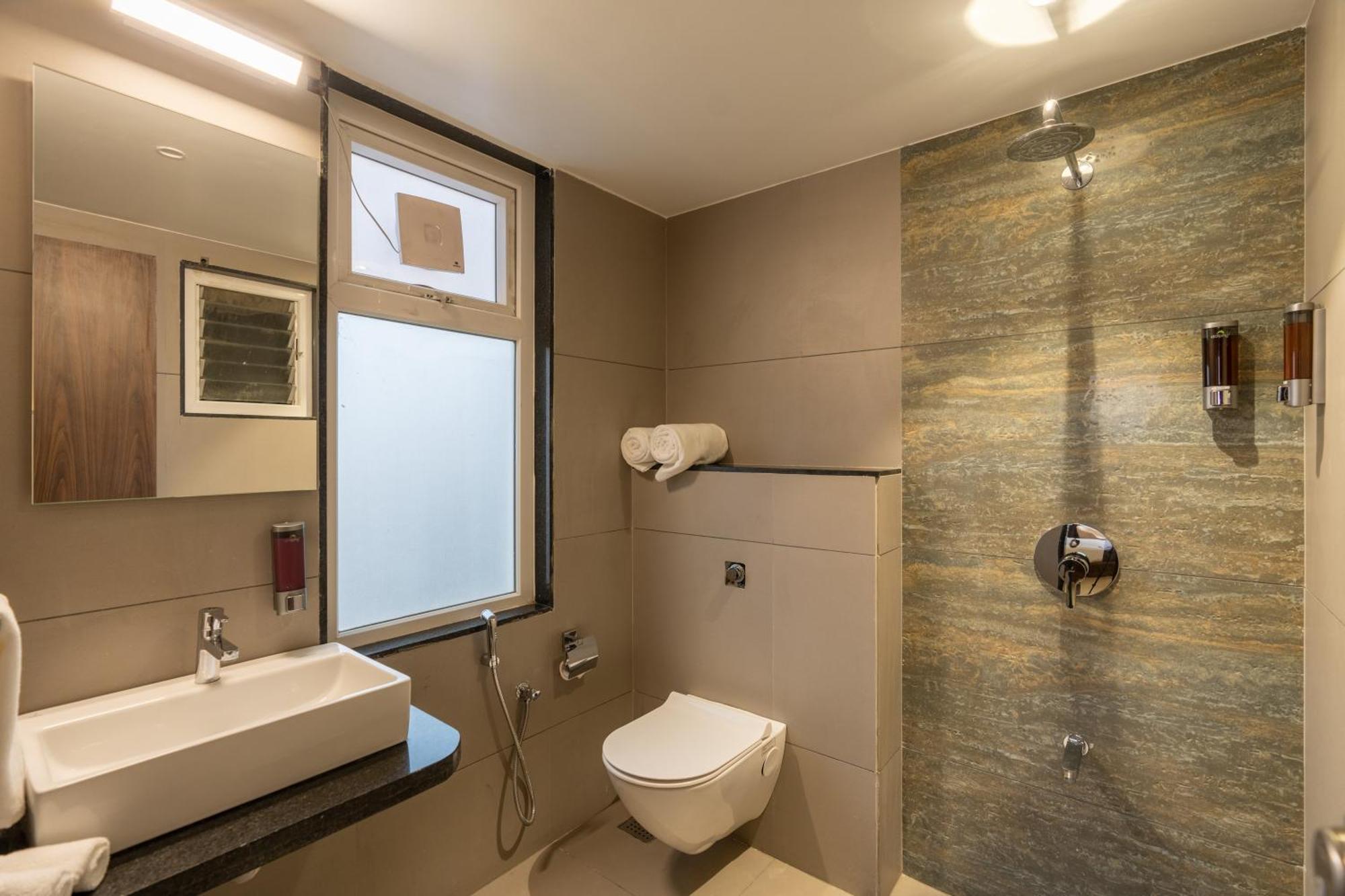 The Living Hub Business Hotel, Kolhapur Extérieur photo
