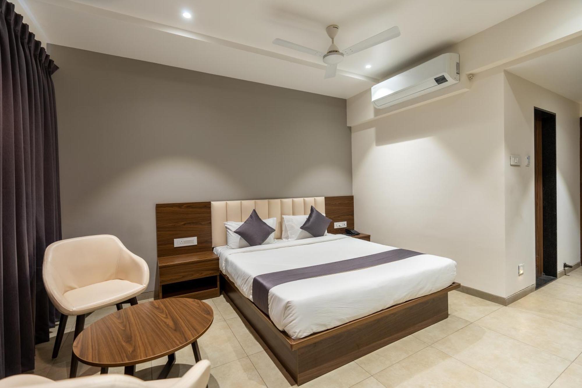 The Living Hub Business Hotel, Kolhapur Extérieur photo